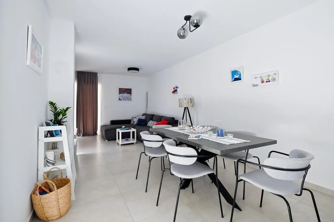 Apartman Festini Pag 파그 아파트